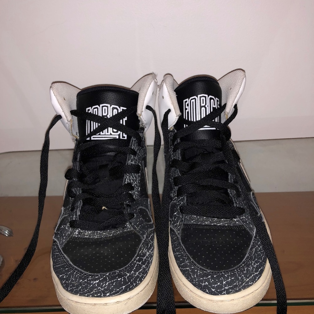 NIKE Black and White High top Sneakers US 7Y